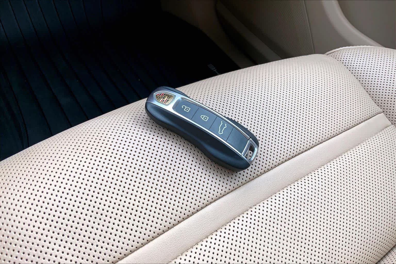 Used 2023  Porsche  image 15