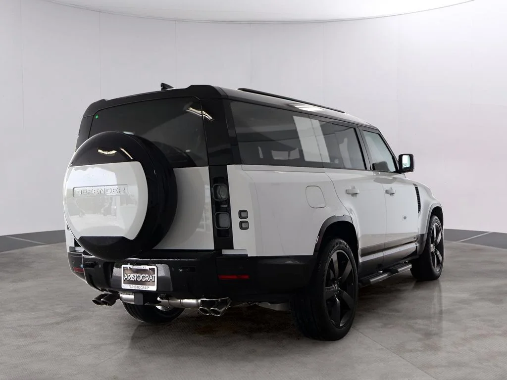 Certified Used 2025 Fuji White Land Rover V8 image 13