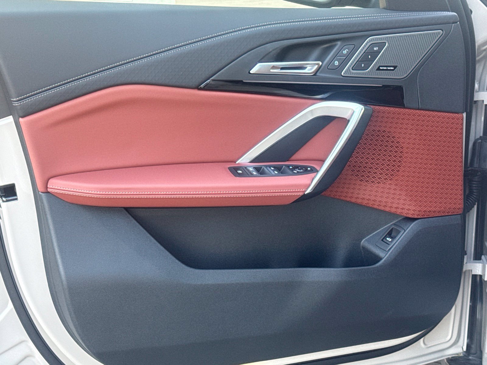 New 2027 Dune Grey Metallic BMW xDrive28i image 19