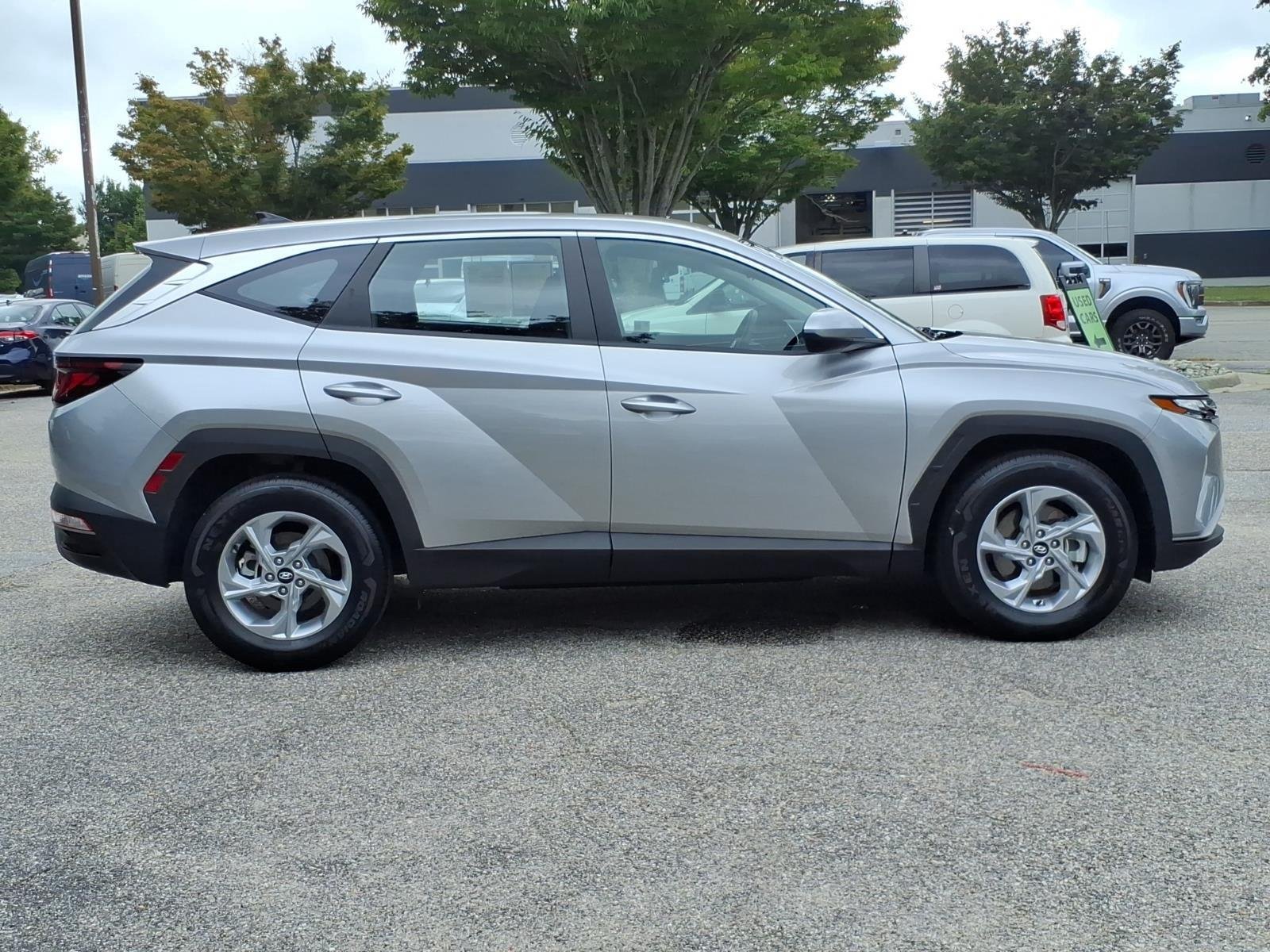 Used 2024 Shimmering Silver Hyundai SE image 7