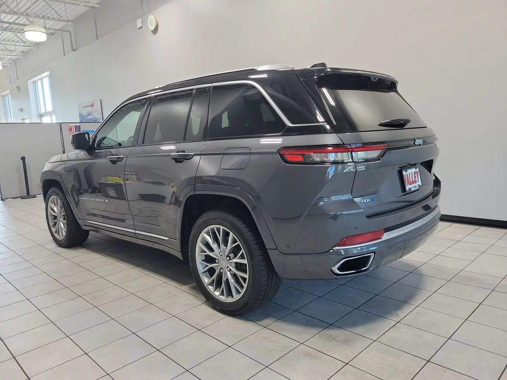 Certified Used 2022 Gray Jeep Summit 4xe image 10