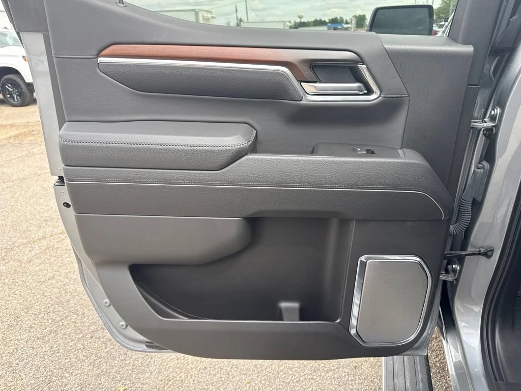 Used 2025 Sterling Metallic GMC Denali image 29