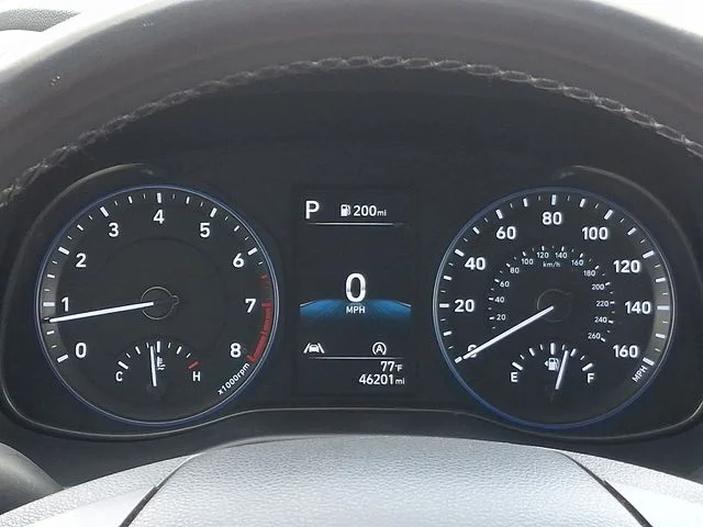 Used 2023 Green Hyundai SEL image 25