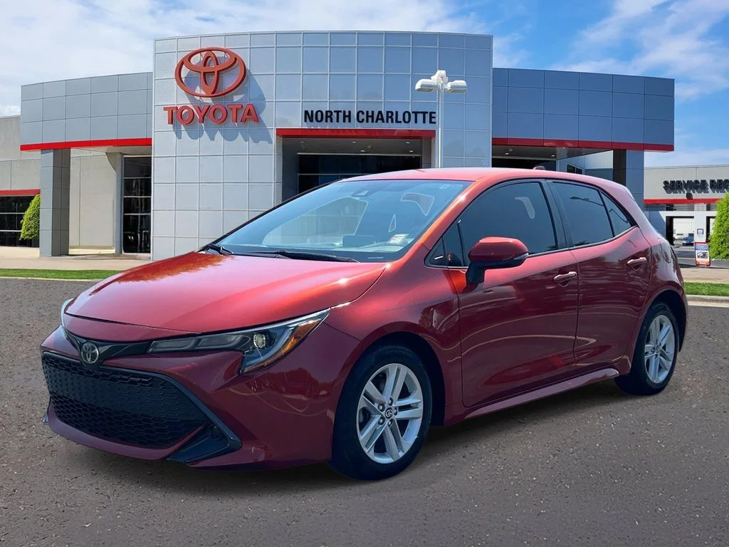Used 2019  Toyota SE image 3