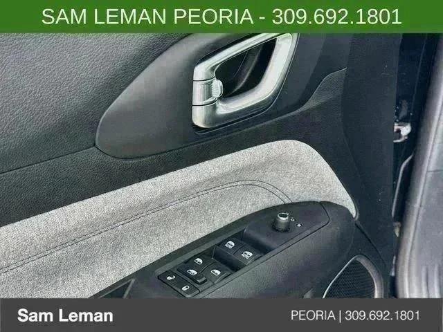 New 2026 Diamond Black Crystal Pearlcoat Jeep Latitude image 17