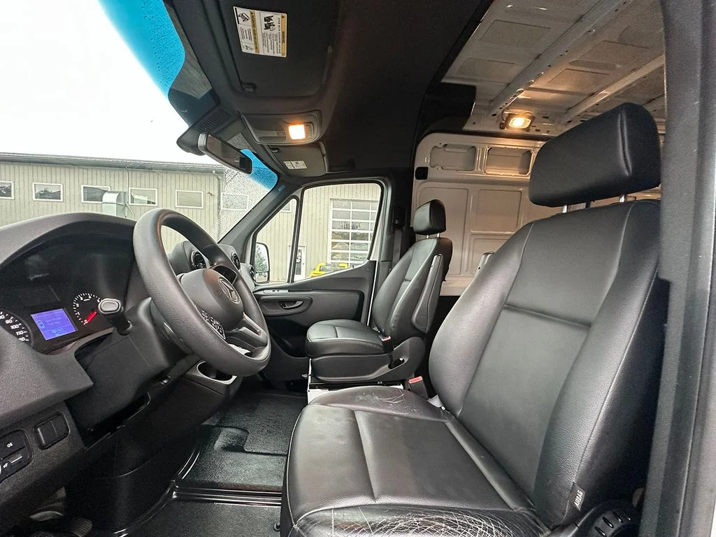 Used 2022  Mercedes-Benz Cargo Van 144 in. WB image 3