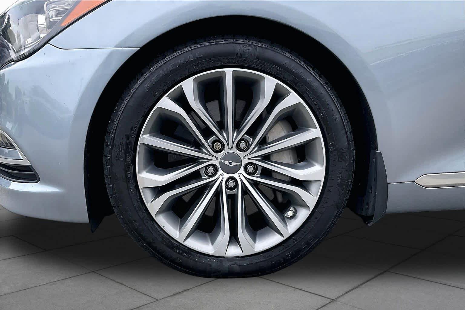 Used 2015 Parisian Gray Hyundai 3.8L image 10