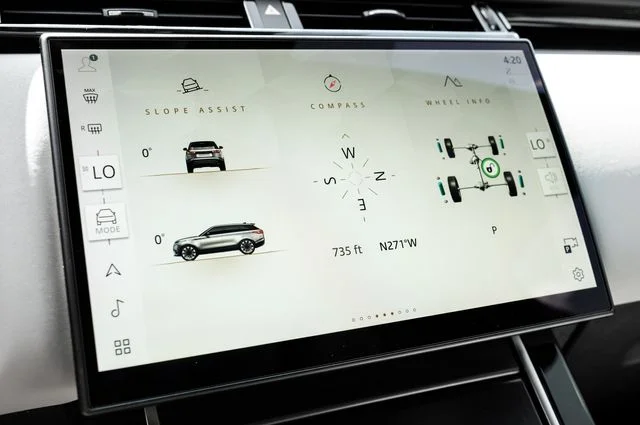 New 2026 Gold Land Rover Dynamic SE image 36