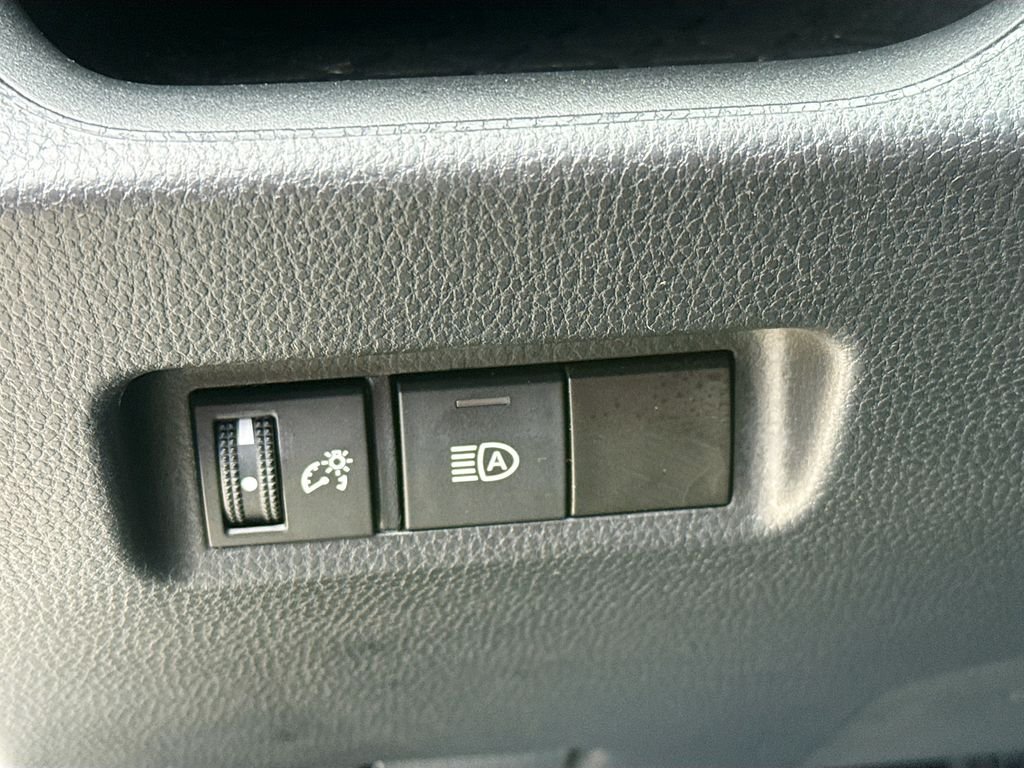 Used 2022 White Toyota LE image 10