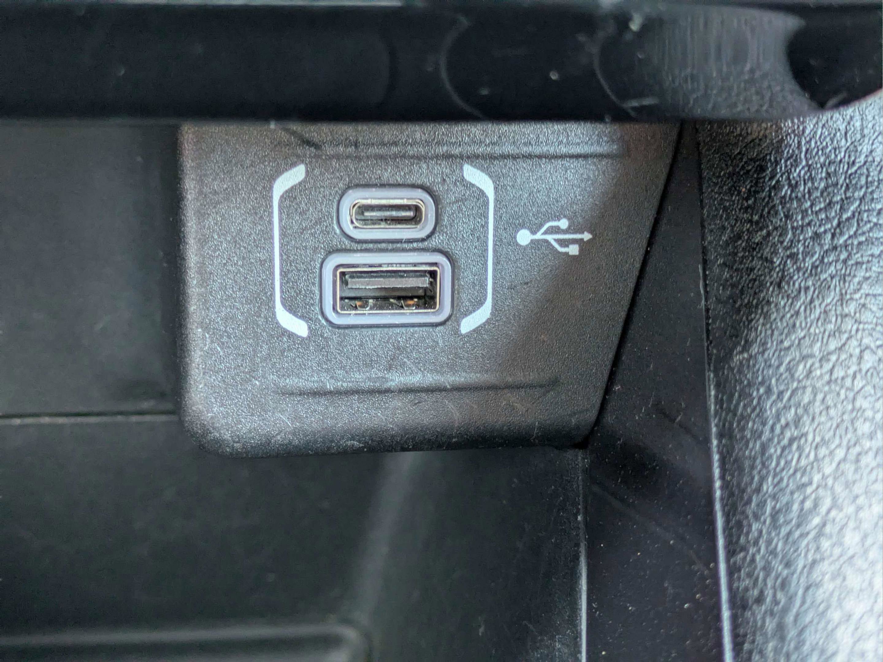 Used 2023 Diamond Black Crystal Pearlcoat Jeep Sport image 19