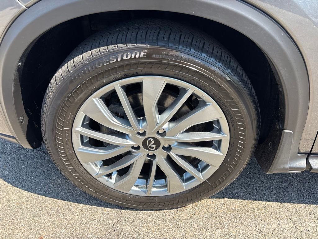 Used 2025 Gray INFINITI PURE image 11