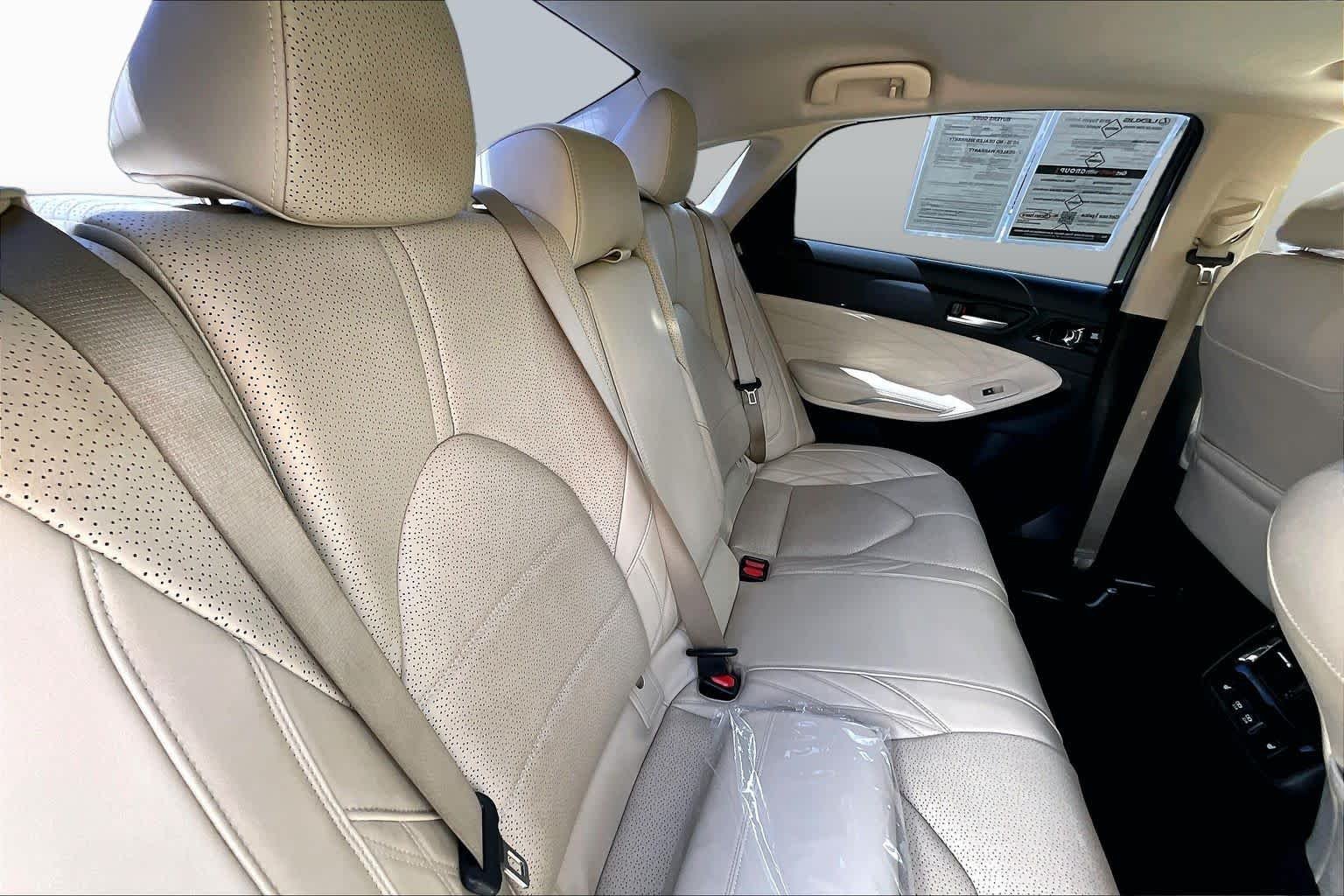 Used 2019 Wind Chill Pearl Toyota Hybrid Limited image 20