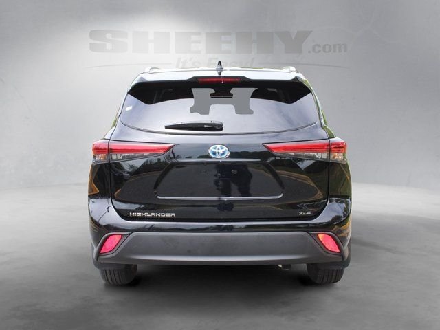 Used 2022 Black Toyota XLE image 11
