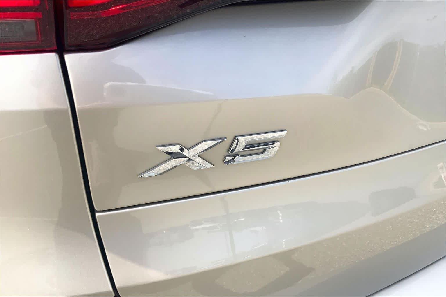 Used 2019 Sunstone Metallic BMW xDrive50i image 10