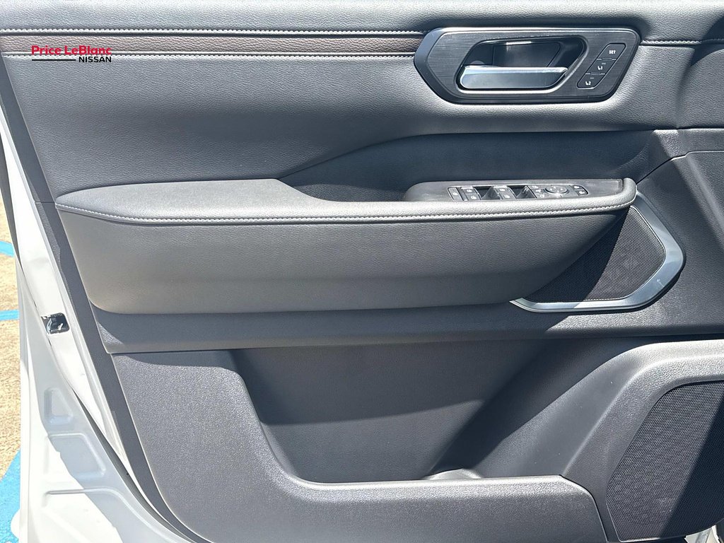 New 2026 Aspen White TriCoat Nissan Platinum image 13