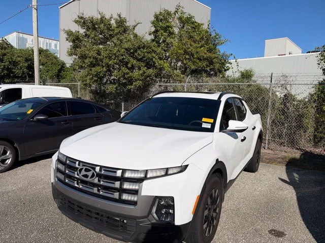 Used 2025 White Hyundai SEL image 1