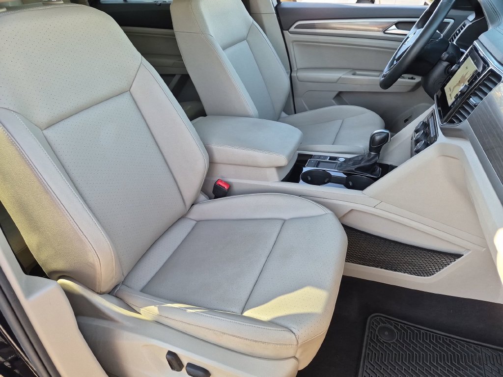 Used 2019 Black Volkswagen 3.6L V6 SEL R-Line image 33