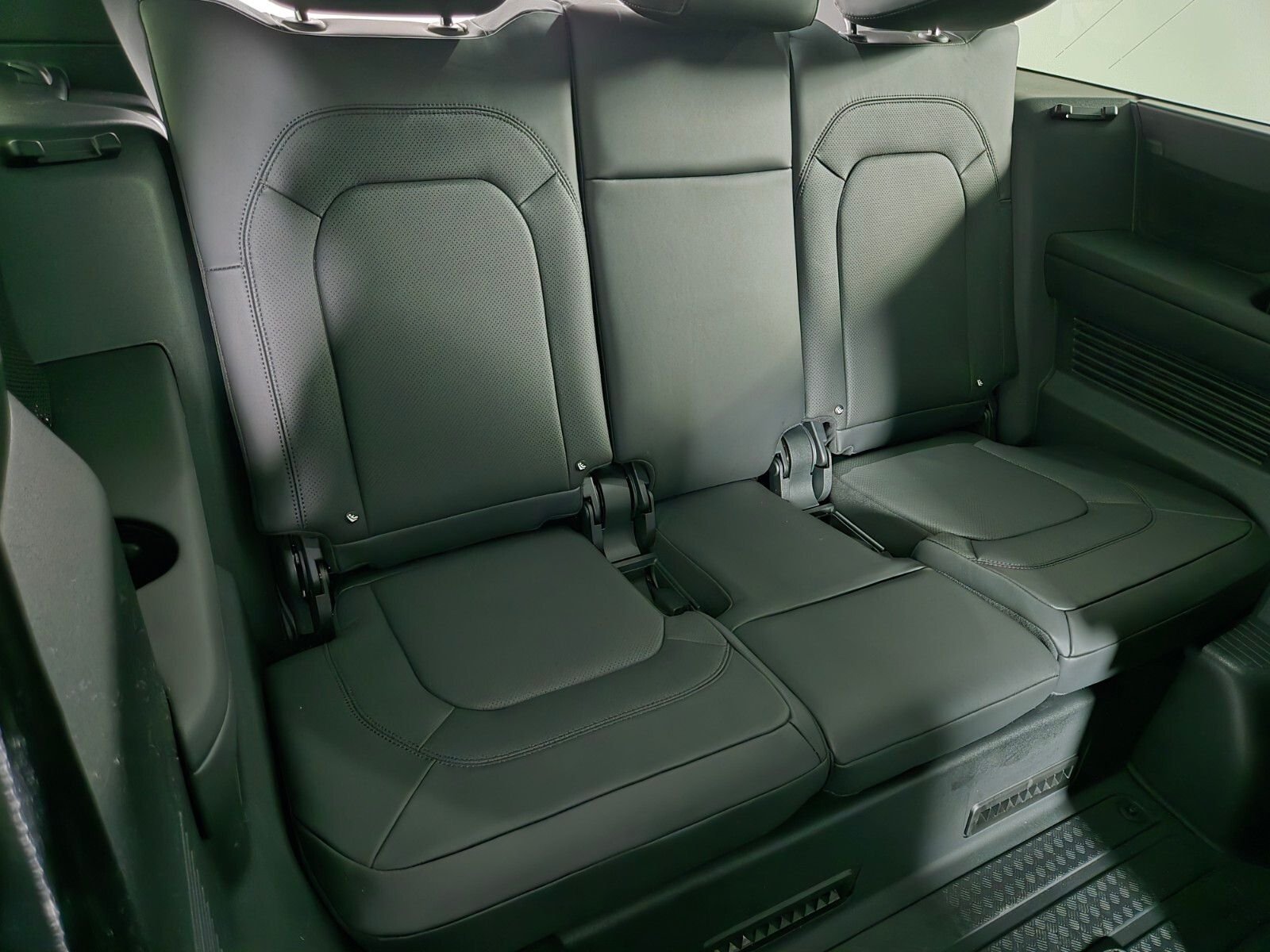 2026 Land Rover Defender X-Dynamic SE - Photo 19