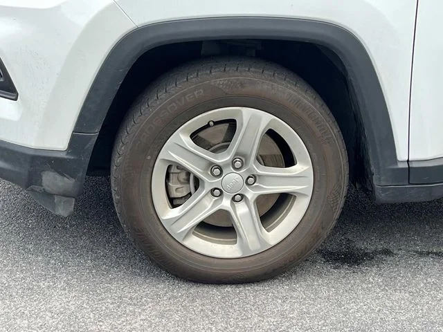 Used 2024 White Jeep Latitude image 11