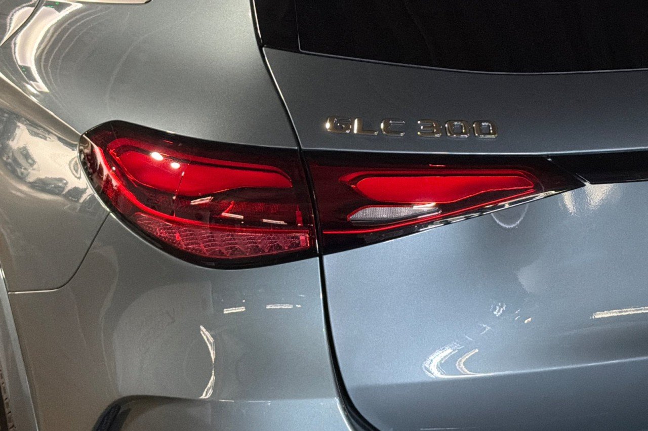 New 2026 Verde Silver Metallic Mercedes-Benz GLC 300 SUV image 26