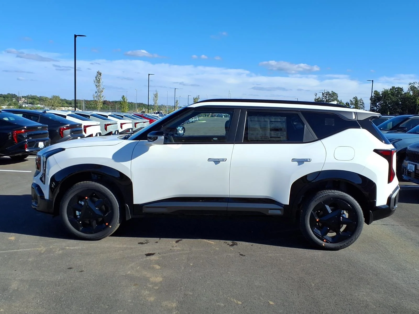 New 2027 Snow White Pearl Kia X-Line S image 18