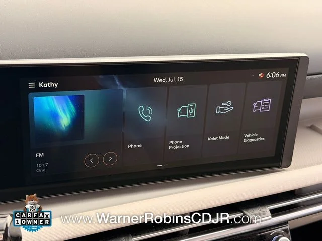 Used 2025 White Hyundai SEL image 21