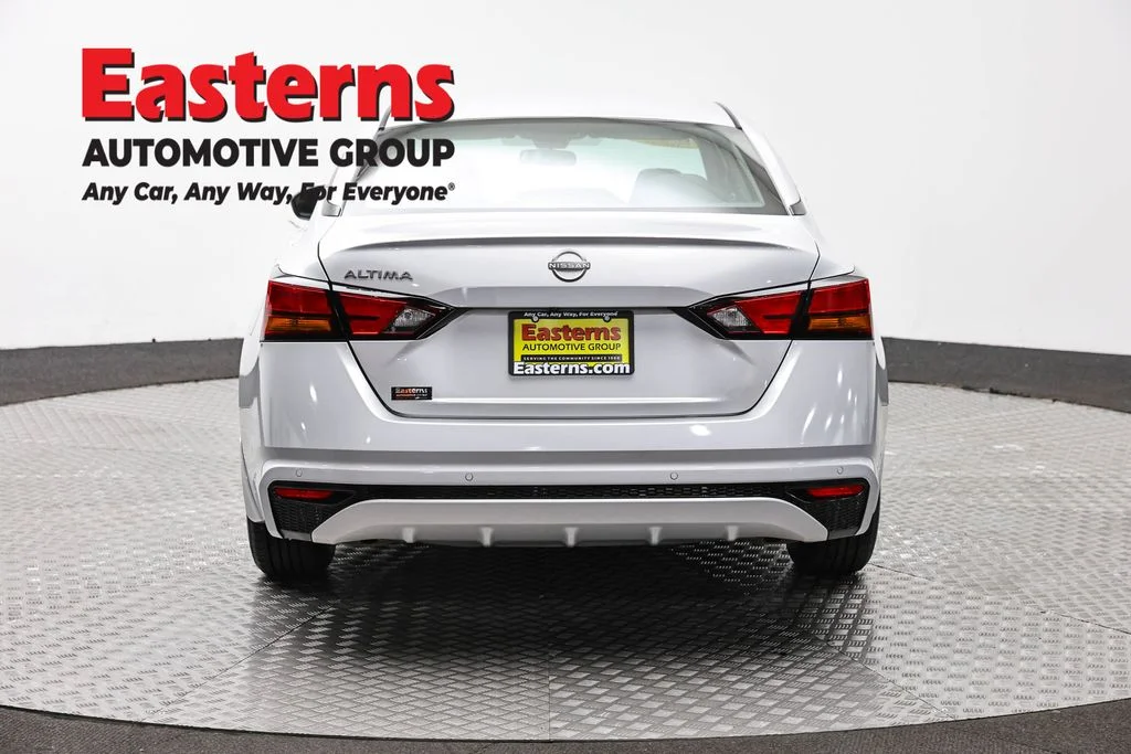 Used 2023 Silver Nissan 2.5 S image 6