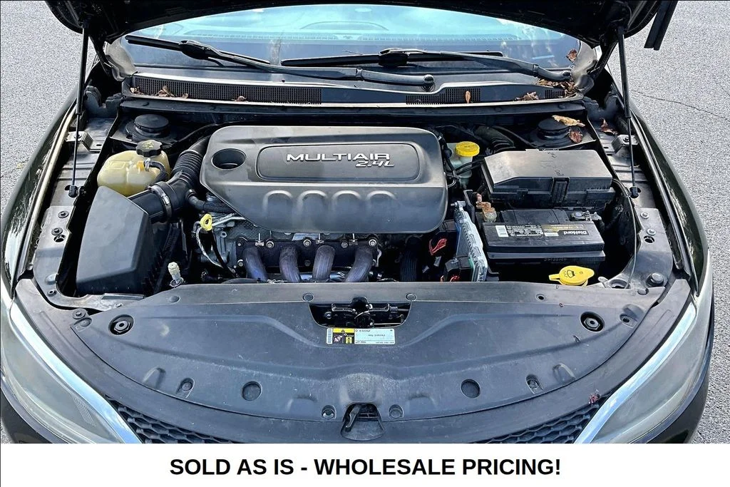 Used 2015  Chrysler Limited image 26