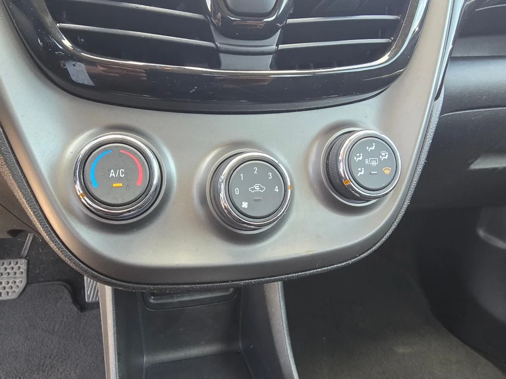 Used 2021 Mosaic Black Metallic Chevrolet 1LT image 21