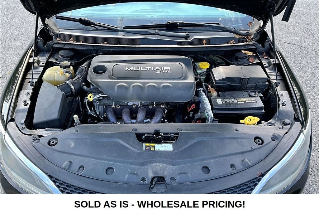 Used 2015  Chrysler Limited image 26