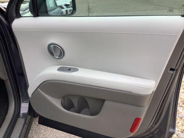 New 2027 Gray Hyundai SEL image 18