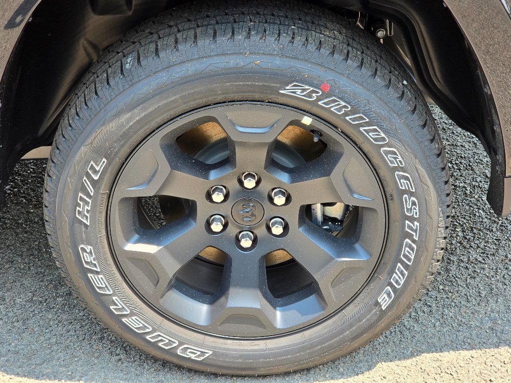 New 2026 Diamond Black Crystal Pearl-Coat Exterior Paint RAM Big Horn/Lone Star image 4