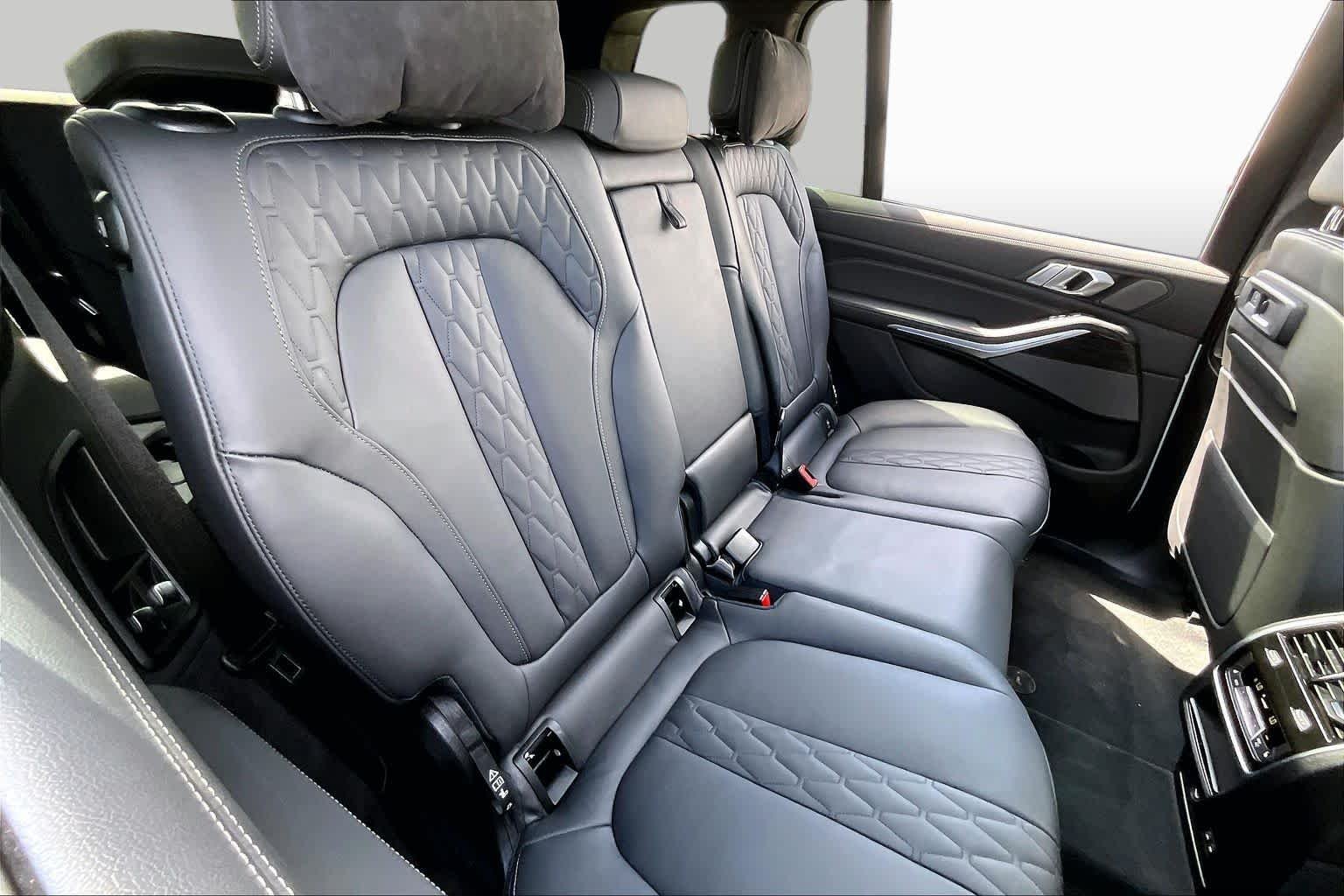 Used 2022 Alpine White BMW M50i image 18