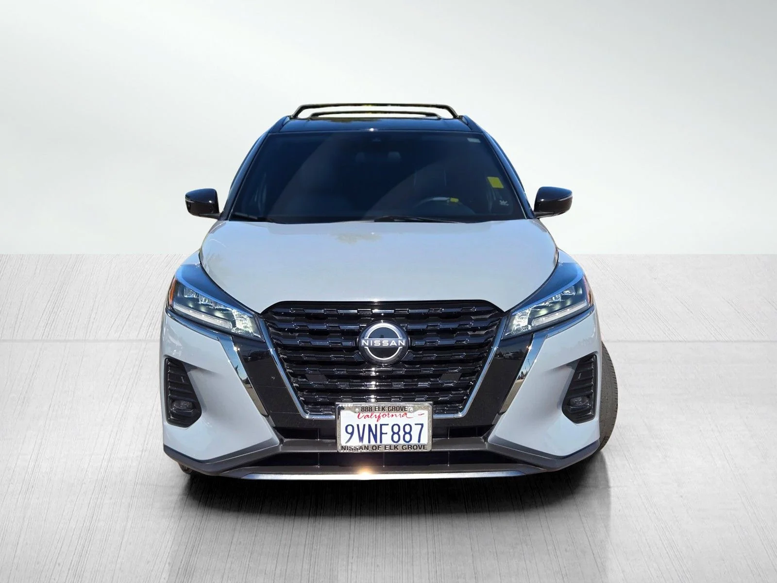 Used 2024 Gray/Super Black Nissan SR image 2