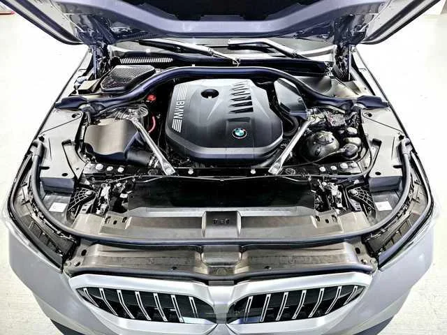 Certified Used 2025 Oxide Grey Met BMW xDrive image 9