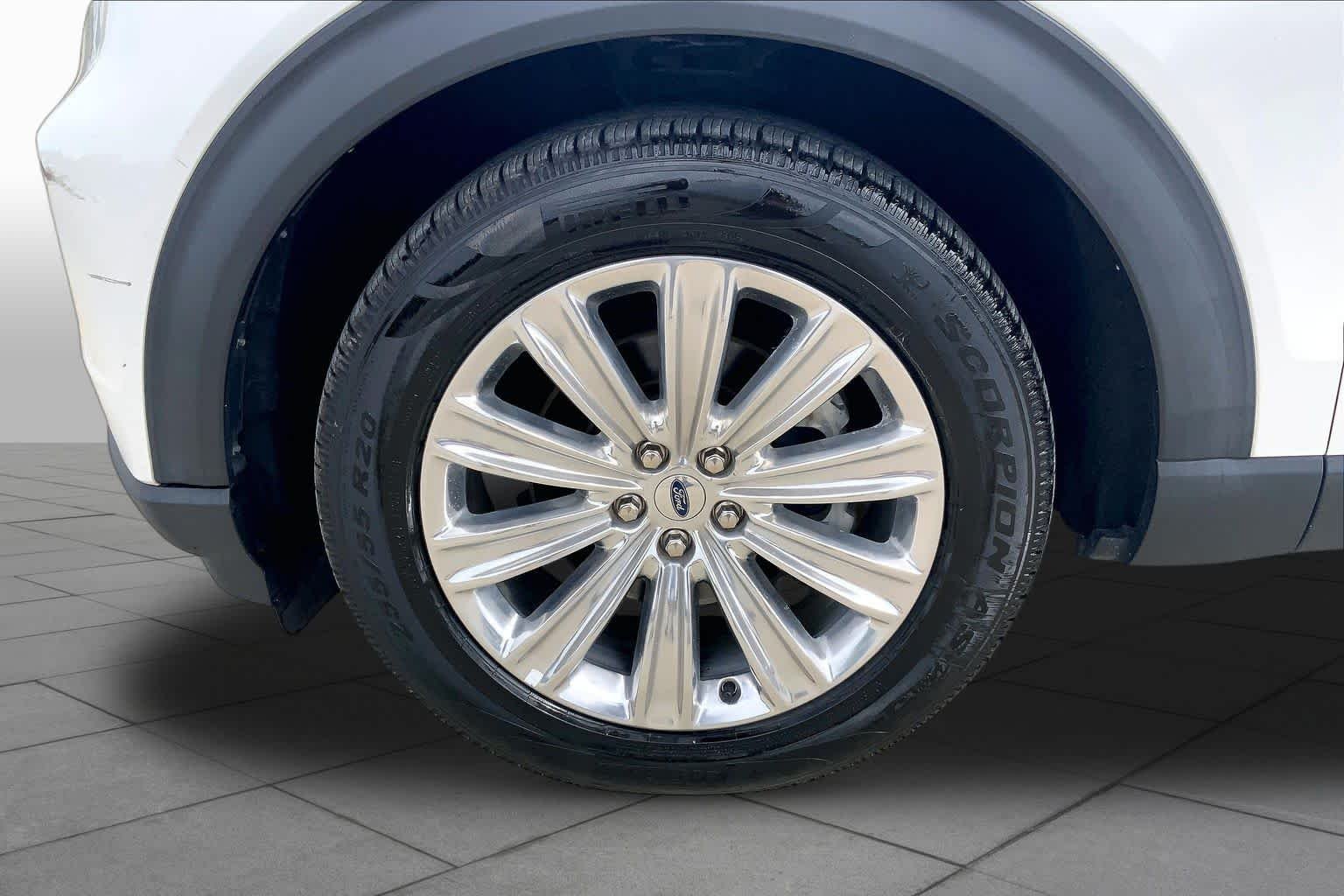 Used 2022 Star White Metallic Tri-Coat Ford Limited image 11
