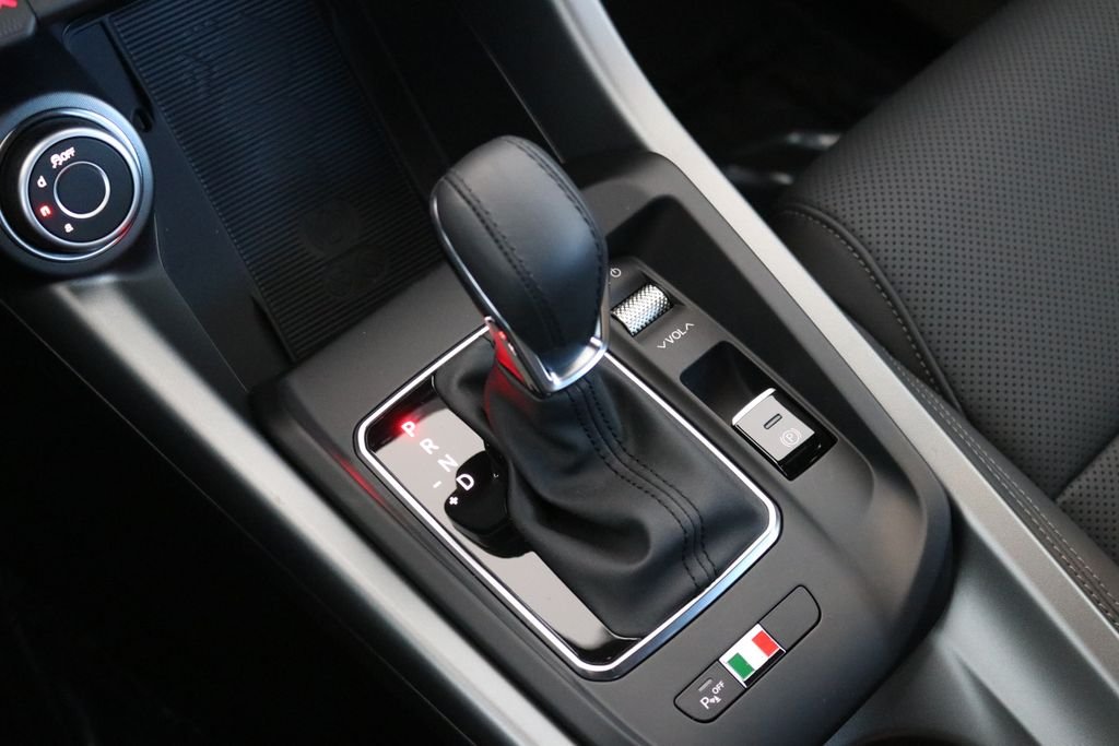 New 2025 Milano White Exterior Paint Alfa Romeo Base image 15