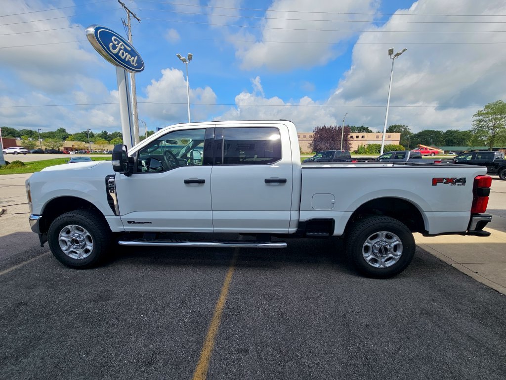 New 2026 Oxford White Ford F-250® XLT image 32