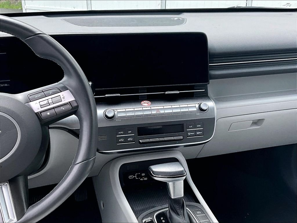 Used 2025 White Hyundai SEL image 18
