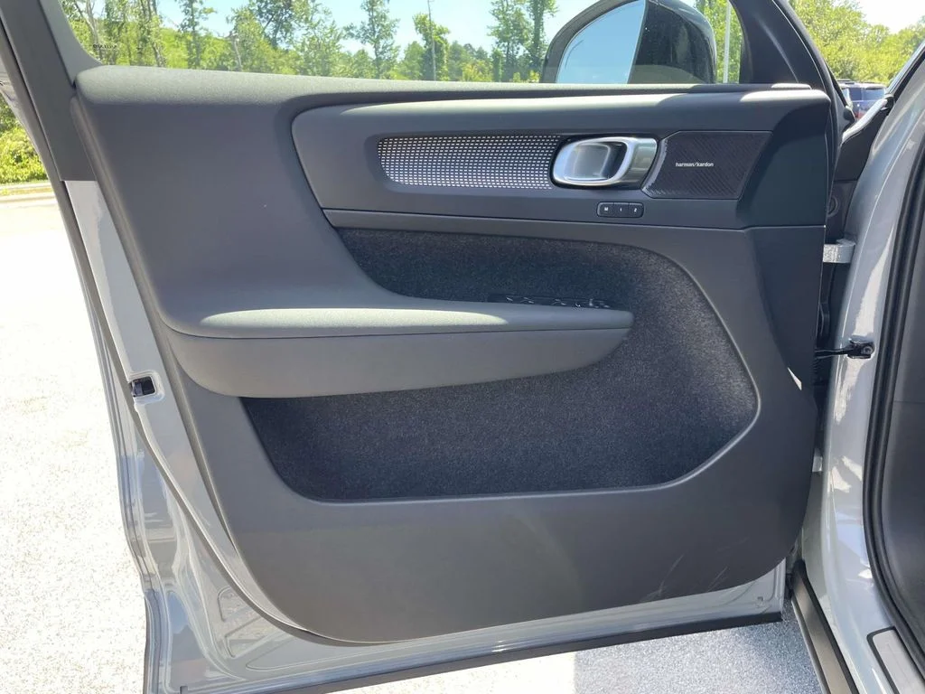 New 2026 Vapour Grey Volvo Ultra image 4