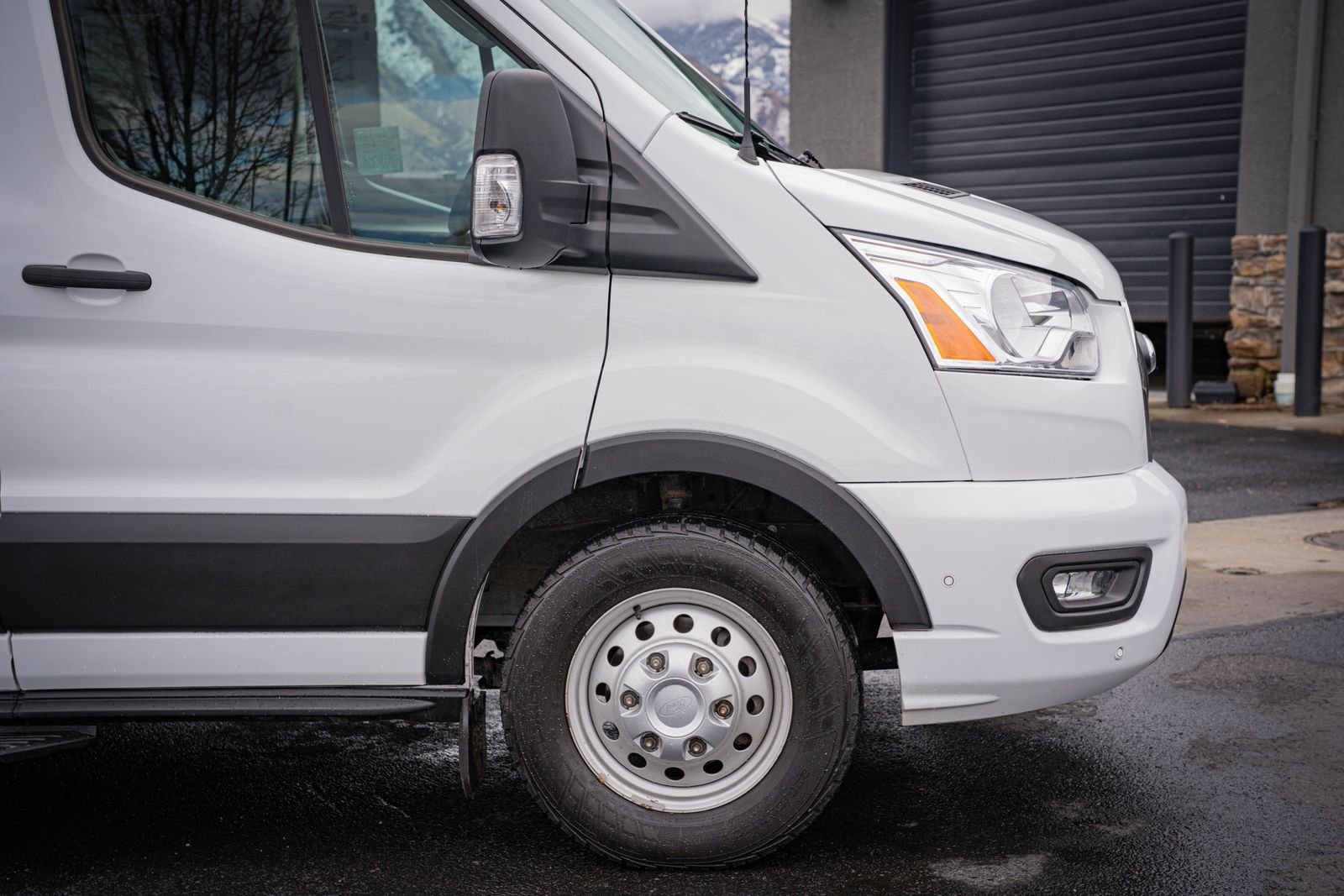 Used 2022  Ford  image 4