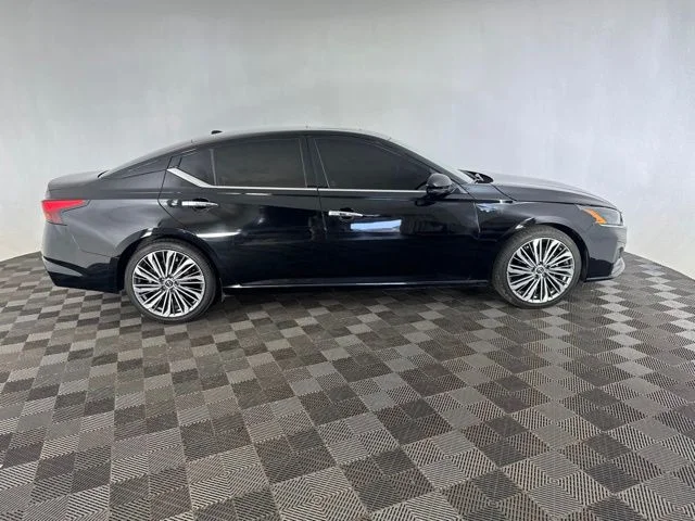 Used 2023 Black Nissan 2.5 SL image 4