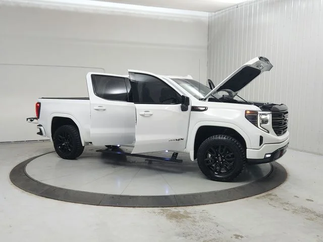Used 2023 White GMC AT4X image 10