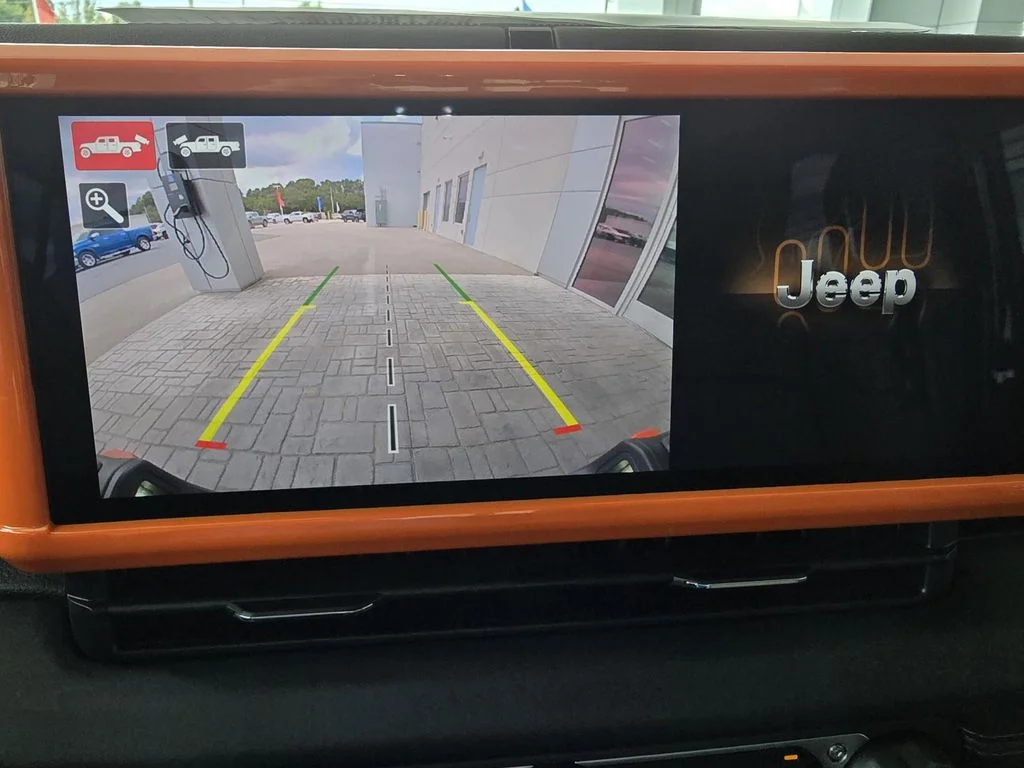 Used 2025 Black Clearcoat Jeep Mojave X image 15