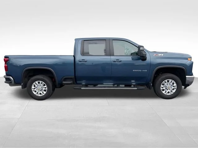 Used 2024 Lakeshore Blue Metallic Chevrolet LT image 8