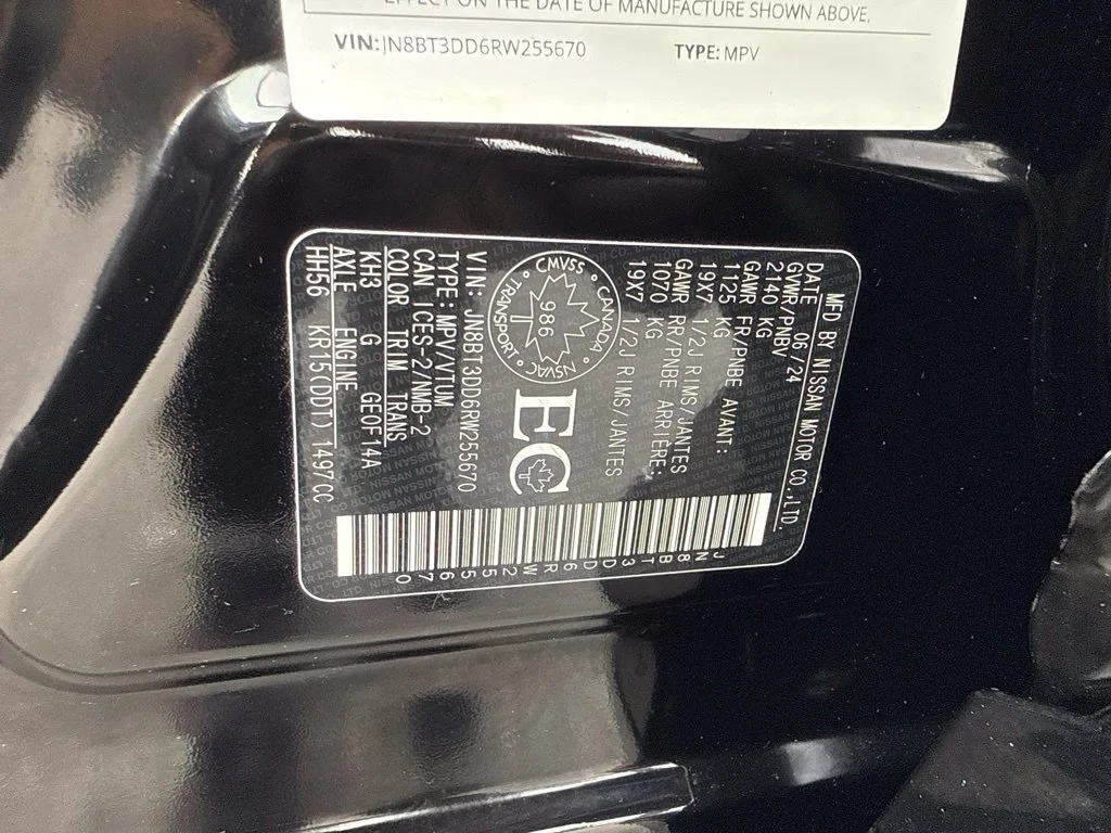 Used 2024 Super Black Nissan Platinum image 17
