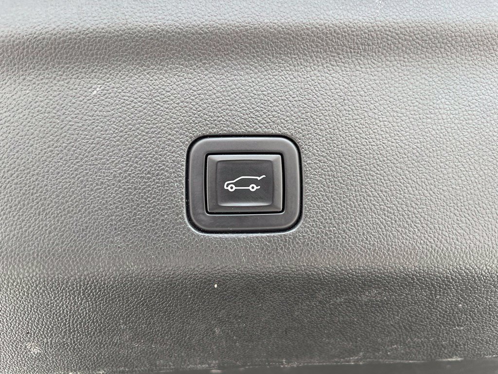 Used 2023 BLACK Chevrolet Premier image 12