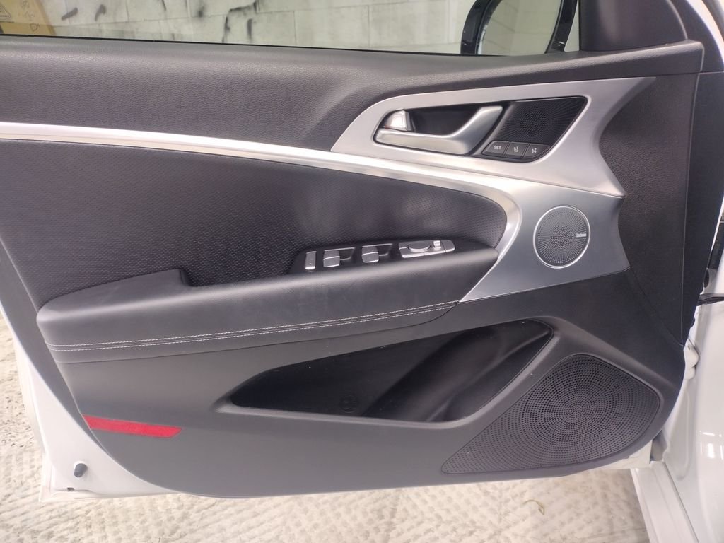 Used 2020 White Genesis 2.0T image 17