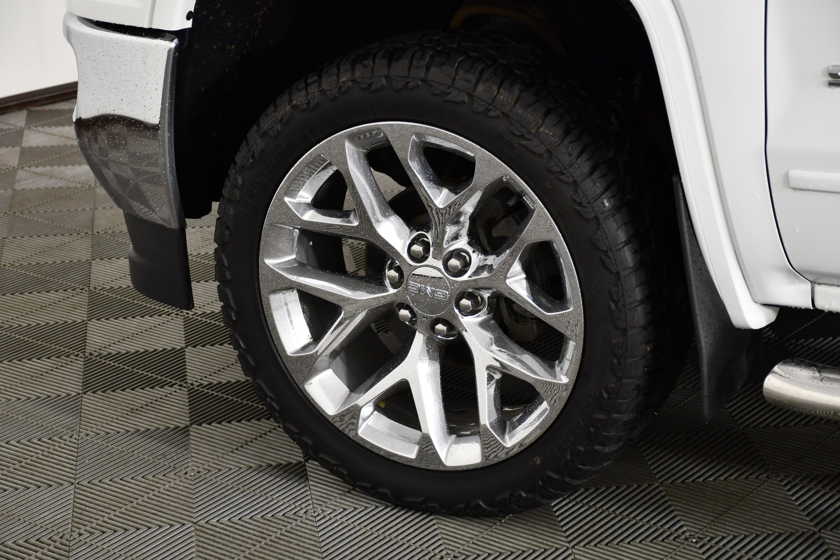Used 2018 Summit White GMC SLE image 49