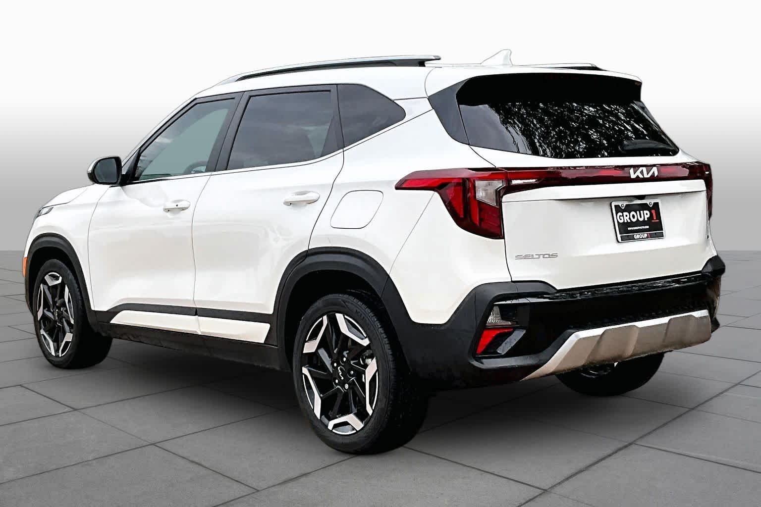New 2024 Snow White Pearl Kia SX image 12